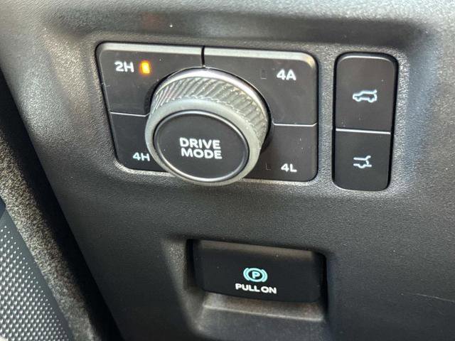 Certified 2025 Ford Expedition Active image 31