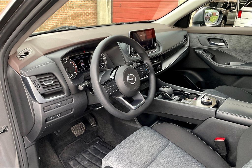 Used 2023 Nissan Rogue SV AWD/4WD image 13