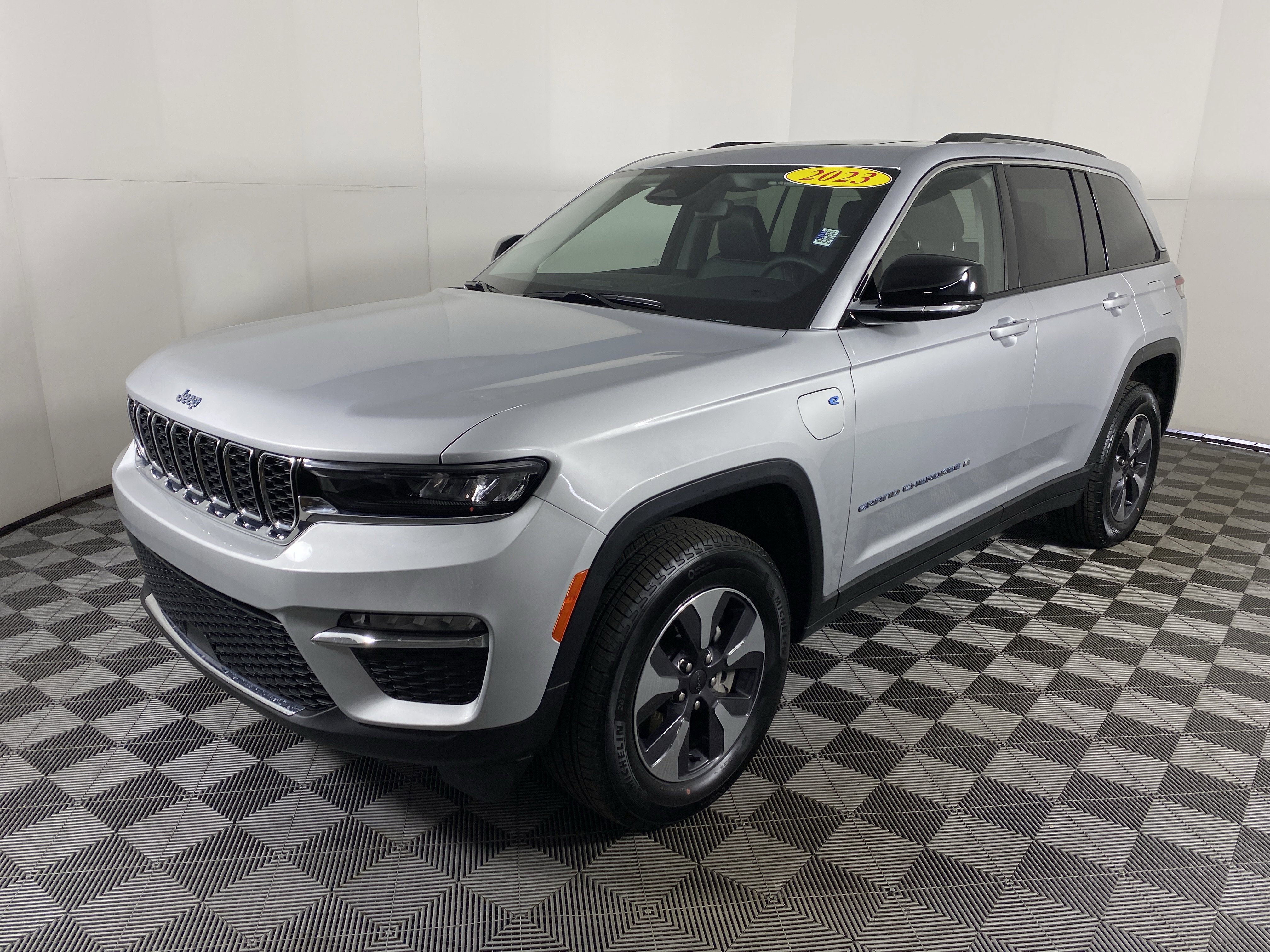 Used 2023 Jeep Grand Cherokee 4WD 4xe image 12