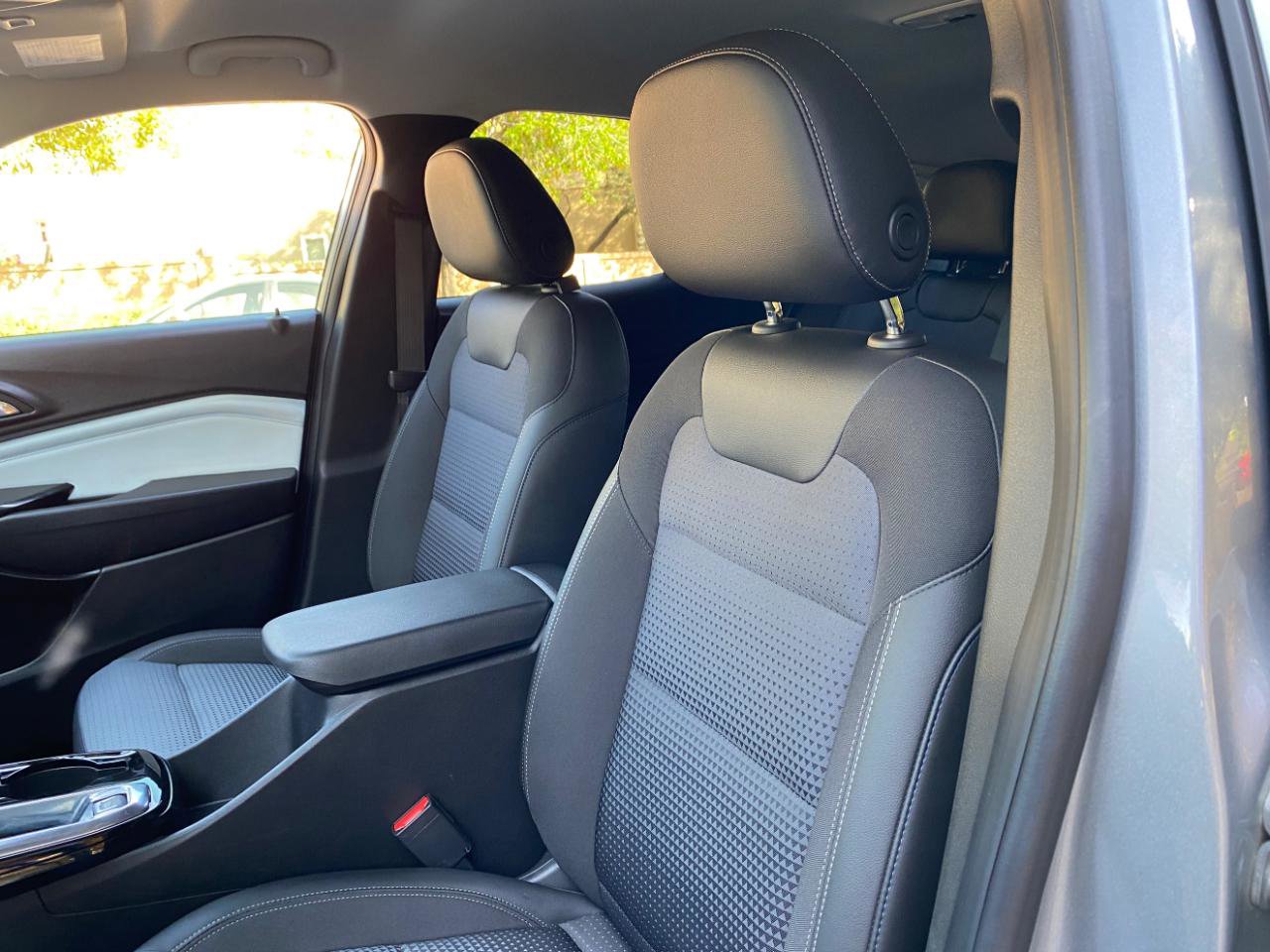 Used 2025 Chevrolet Trax LT w/ Driver Confidence Package image 25