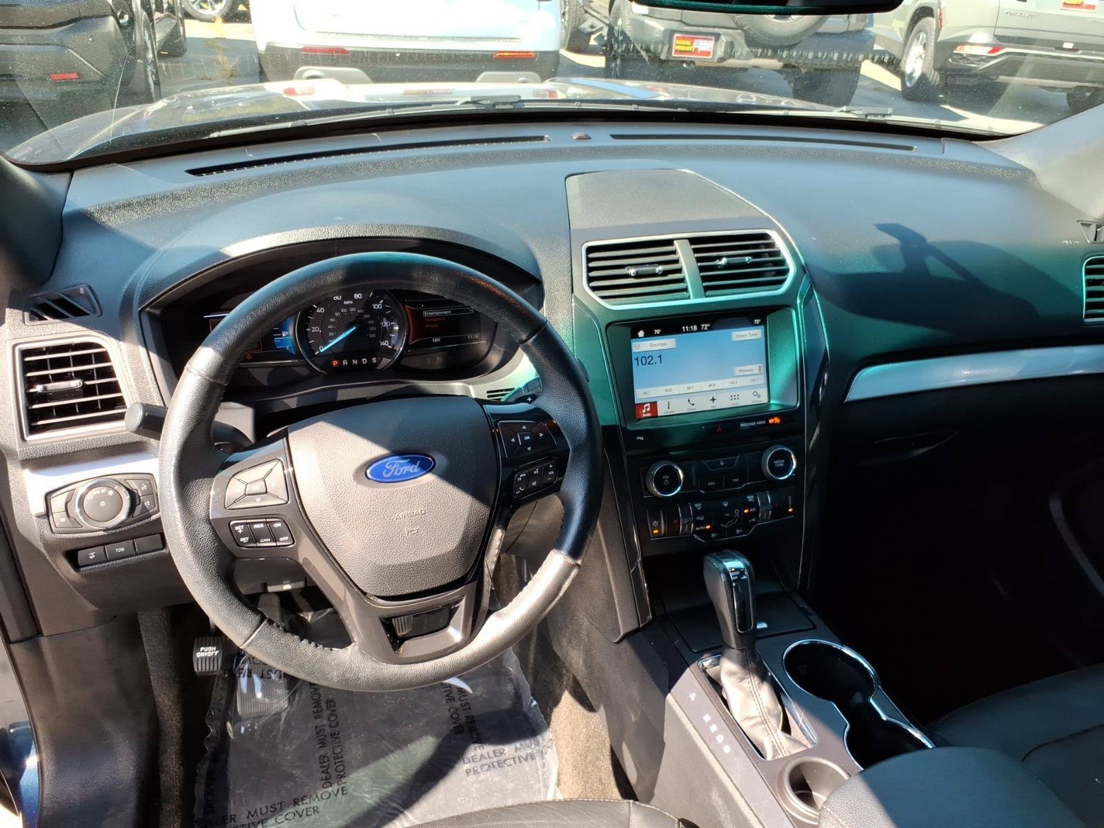 Used 2017 Ford Explorer XLT w/ Equipment Group 202A FWD image 13