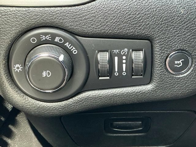 Used 2020 Jeep Cherokee Limited AWD/4WD image 32