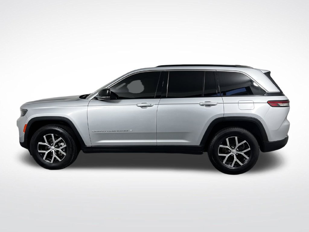 Used 2024 Jeep Grand Cherokee Limited RWD image 9
