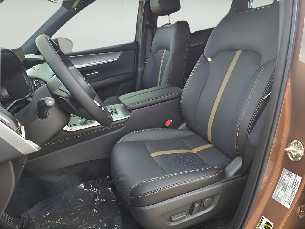 Used 2025 MAZDA CX-70 Plug-In Hybrid w/ Premium Plus image 13