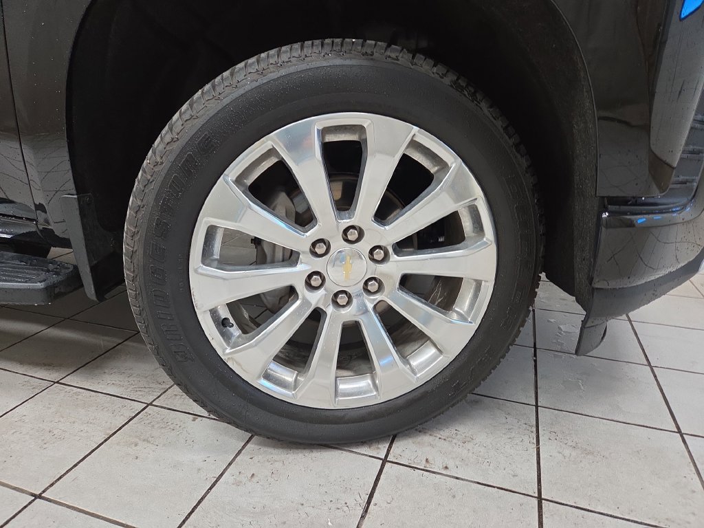 Used 2021 Chevrolet Silverado 1500 High Country w/ Technology Package AWD/4WD image 8