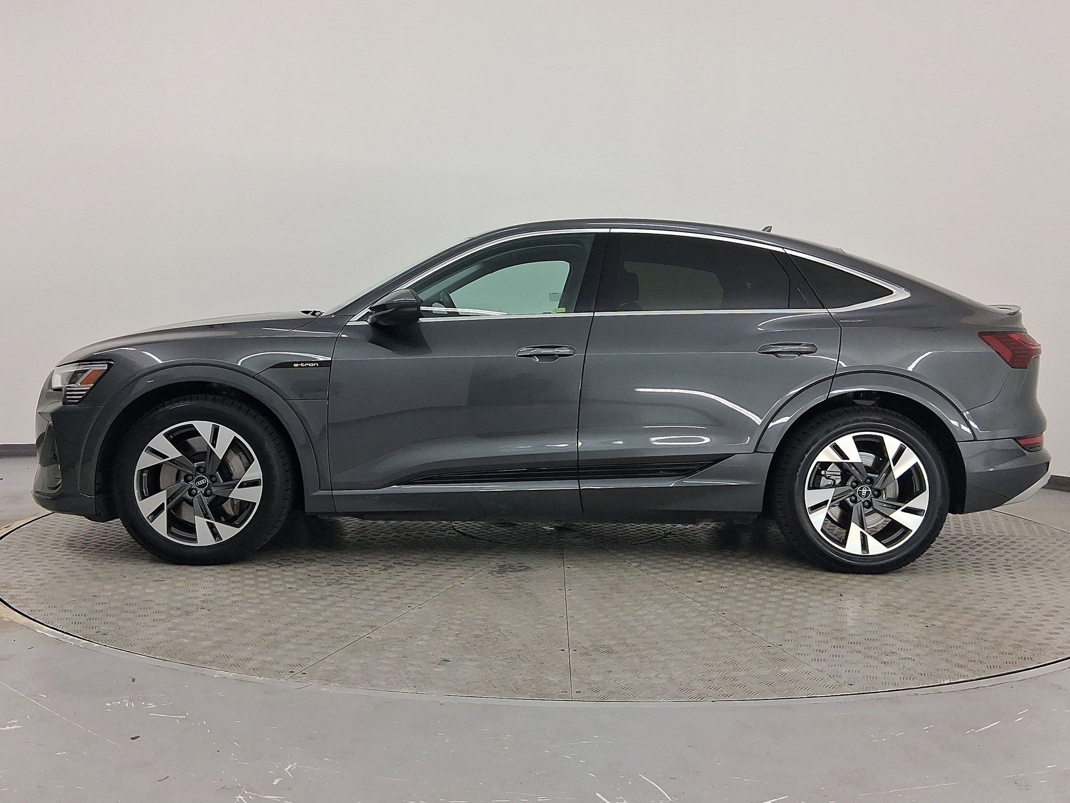 Used 2022 Audi e-tron Premium image 2