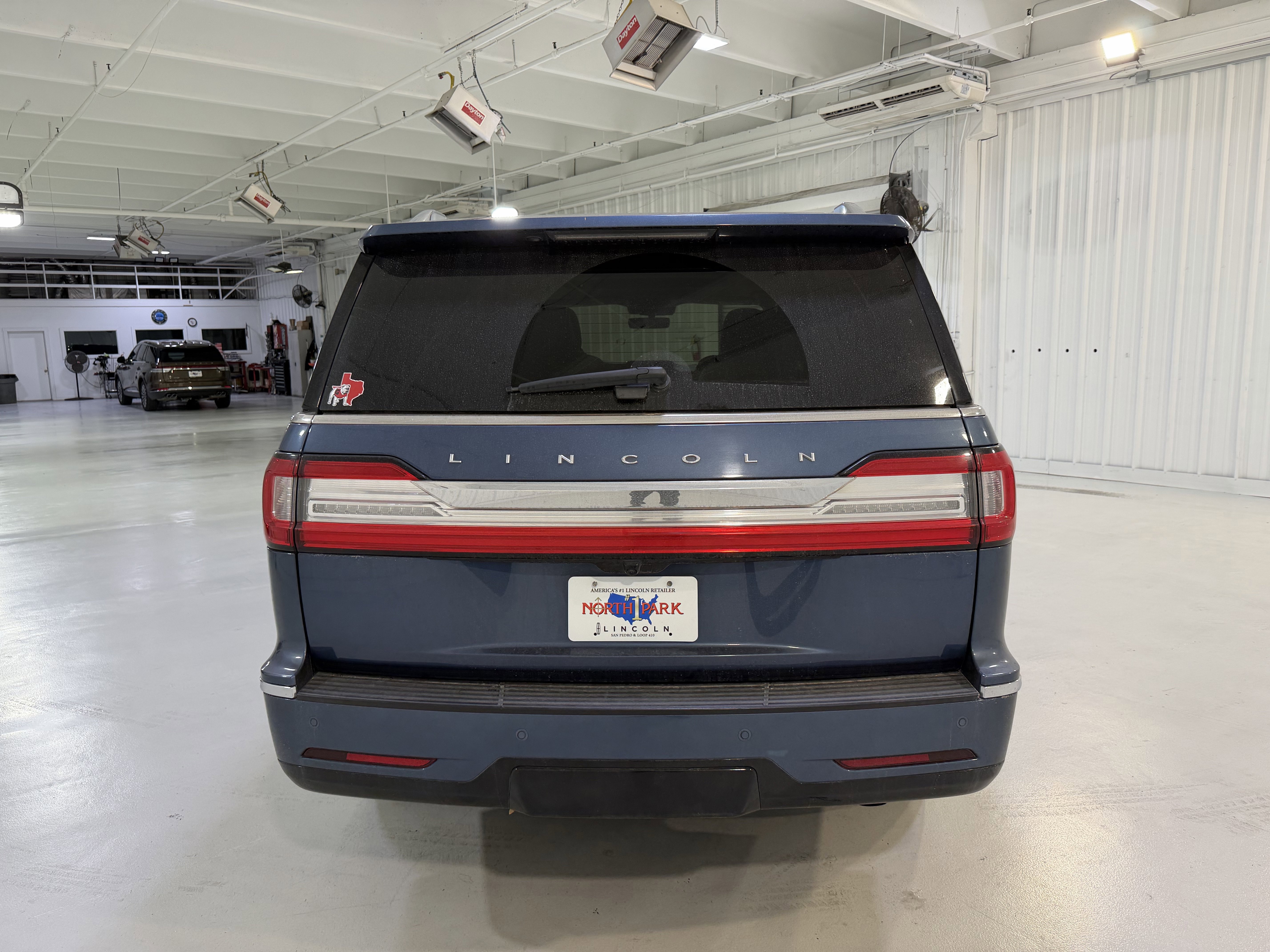 Used 2019 Lincoln Navigator Reserve image 4