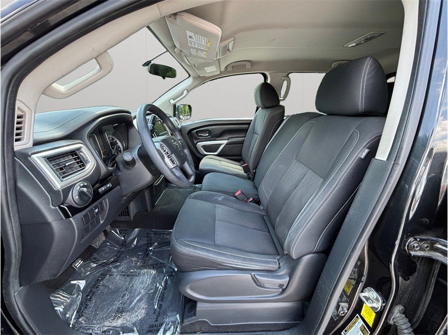 Used 2019 Nissan Titan SV RWD image 2