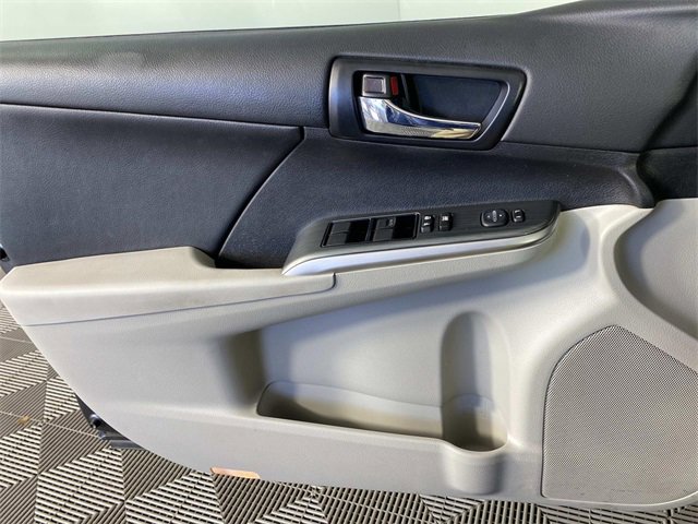 Used 2013 Toyota Camry LE image 22