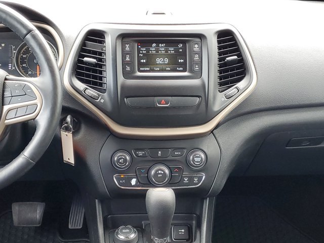 Used 2017 Jeep Cherokee Sport w/ Cold Weather Group AWD/4WD image 23