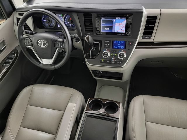 Used 2020 Toyota Sienna XLE w/ XLE Navigation Package AWD/4WD image 32
