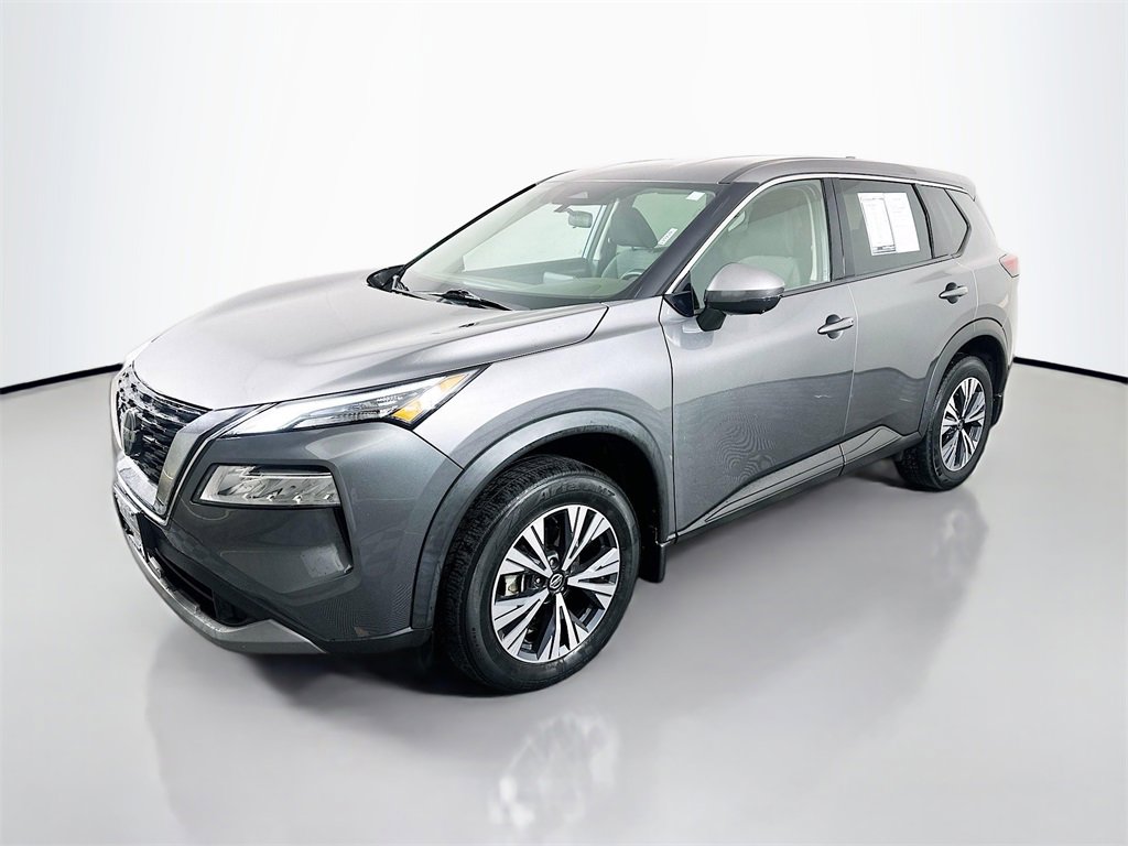 Used 2021 Nissan Rogue SV image 3