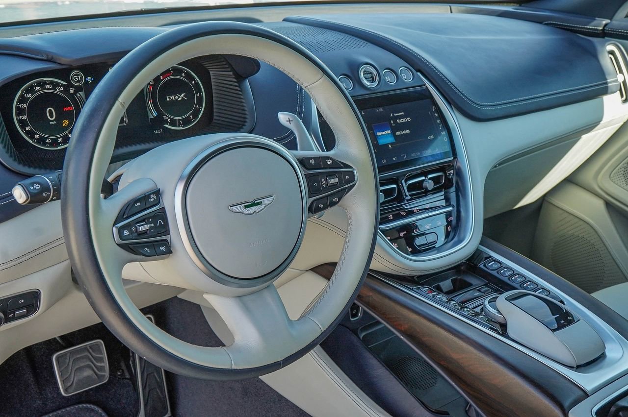 Used 2022 Aston Martin DBX image 18