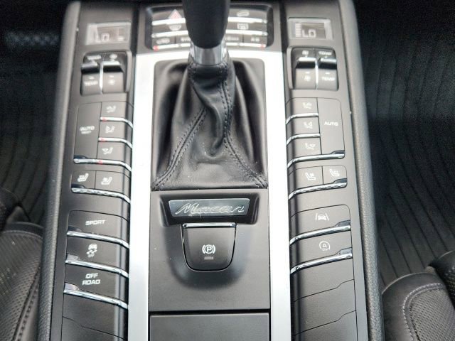 Used 2021 Porsche Macan AWD/4WD image 19