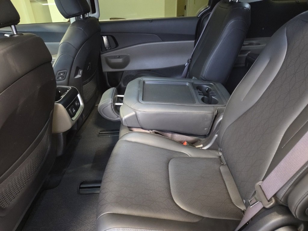 Used 2025 Kia Carnival SX image 14