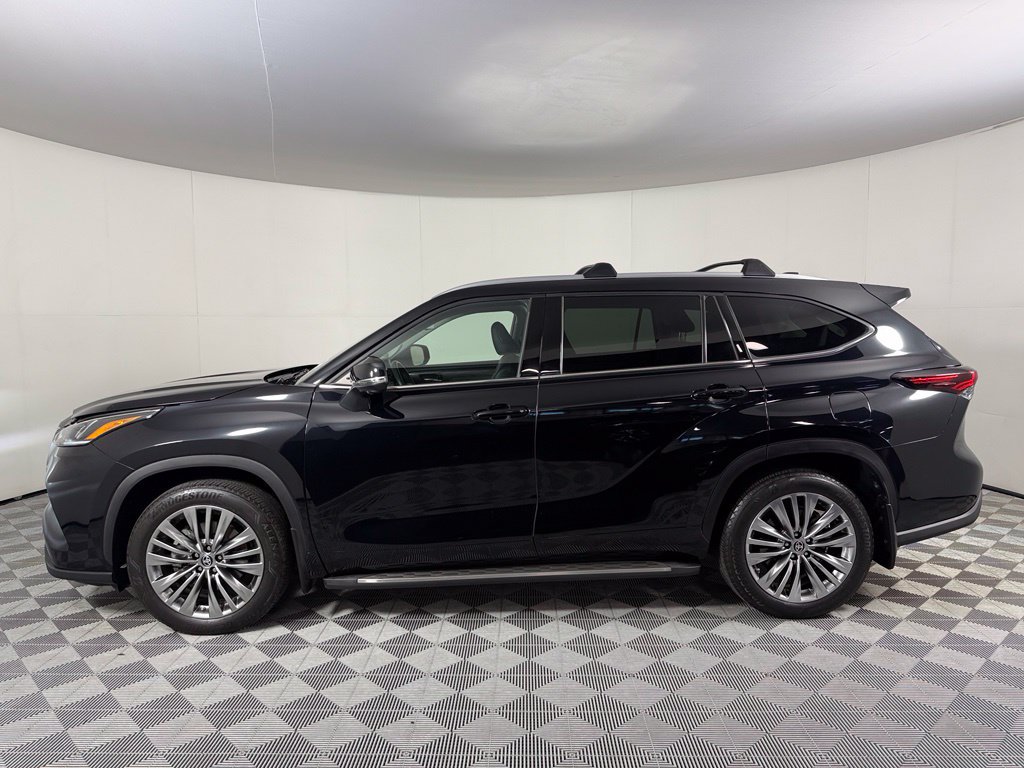 Used 2024 Toyota Highlander Platinum FWD image 10