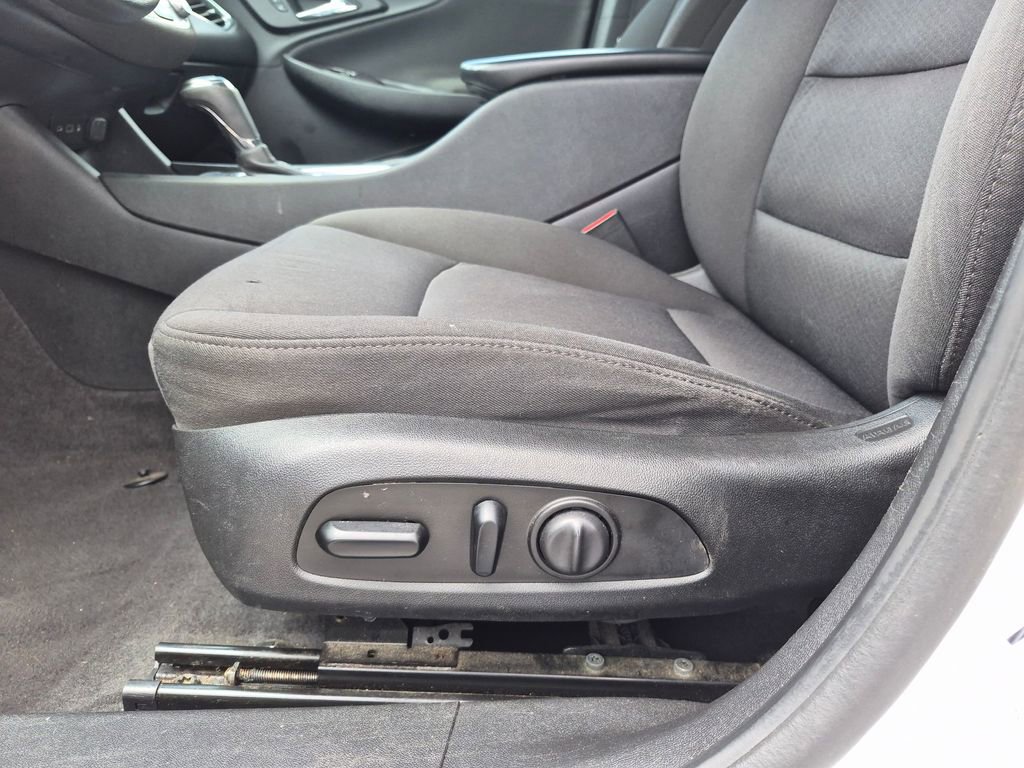 Used 2020 Chevrolet Malibu LT FWD image 13