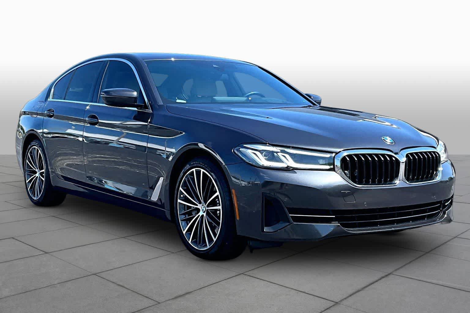 Used 2022 BMW 530i w/ Premium Package RWD image 2