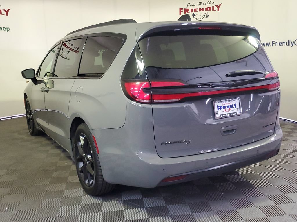 Used 2025 Chrysler Pacifica Limited FWD image 4