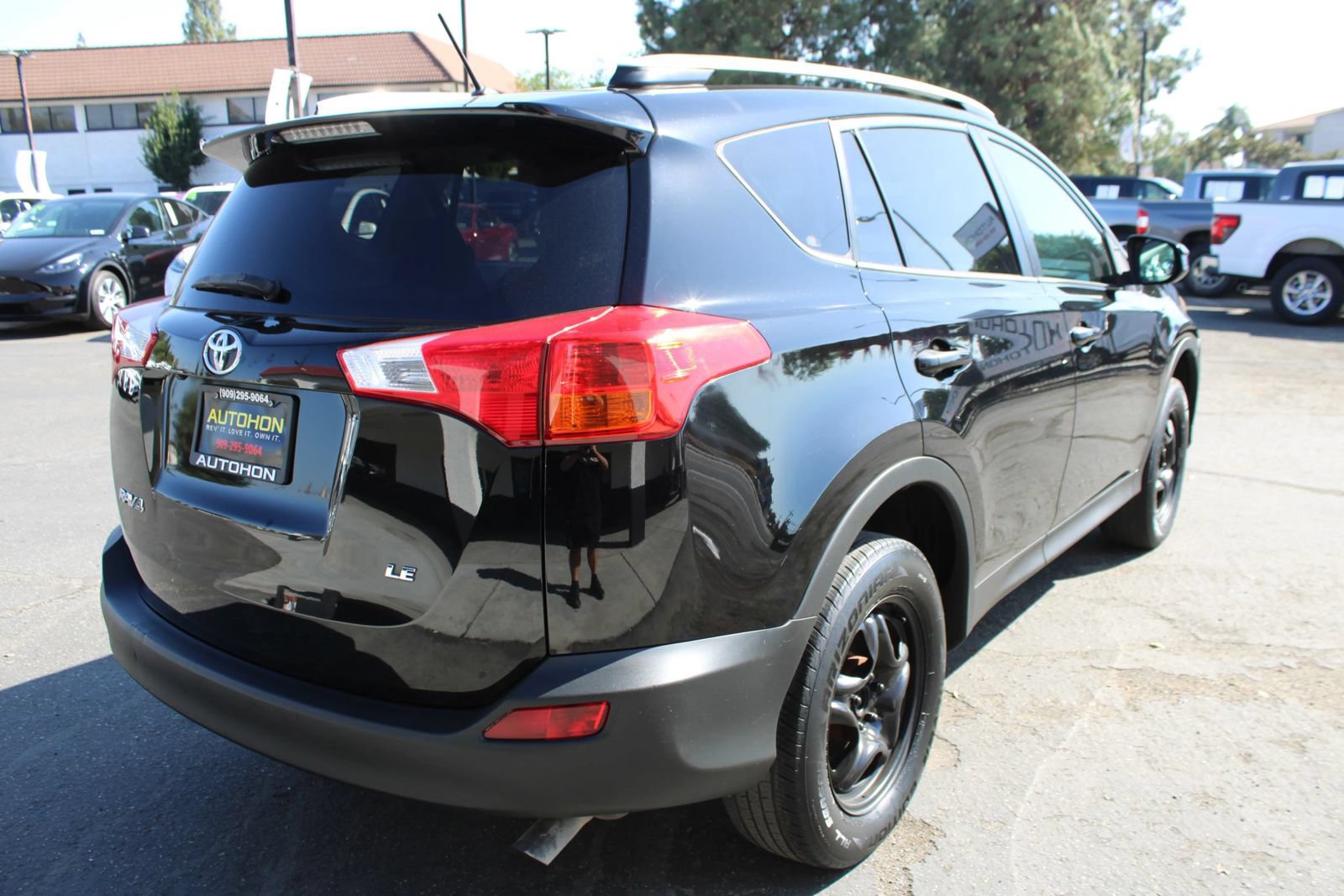 Used 2013 Toyota RAV4 LE FWD image 9