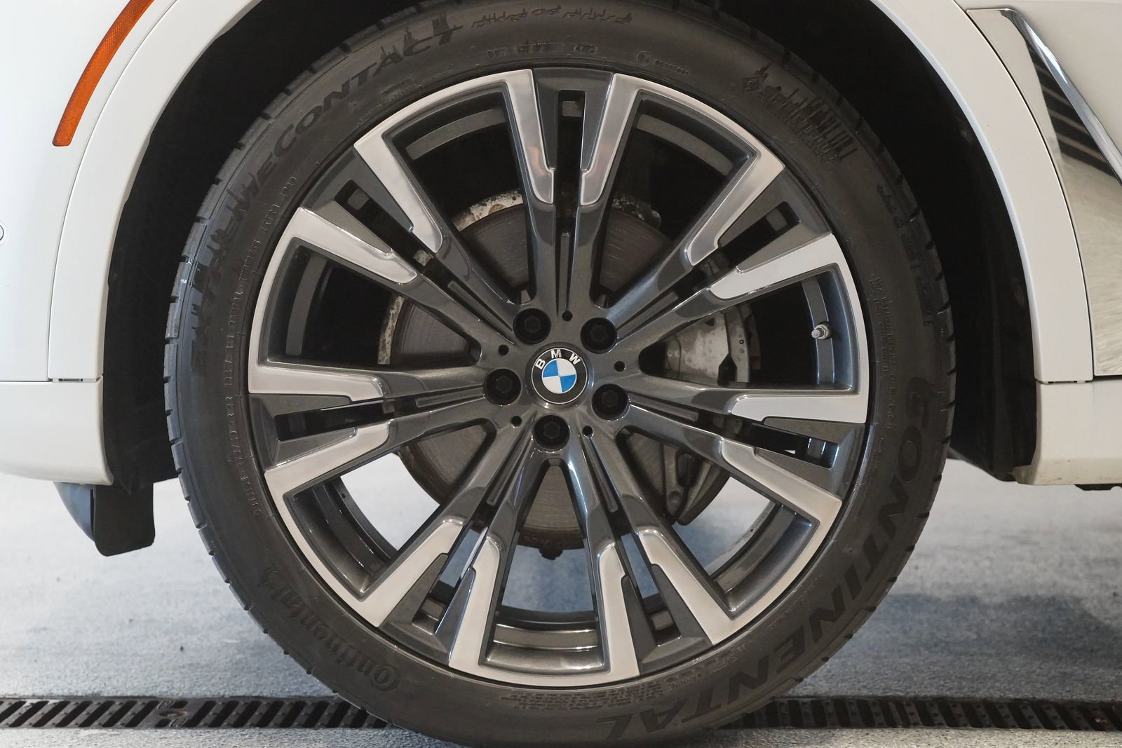 Used 2020 BMW X7 xDrive40i w/ Premium Package image 8