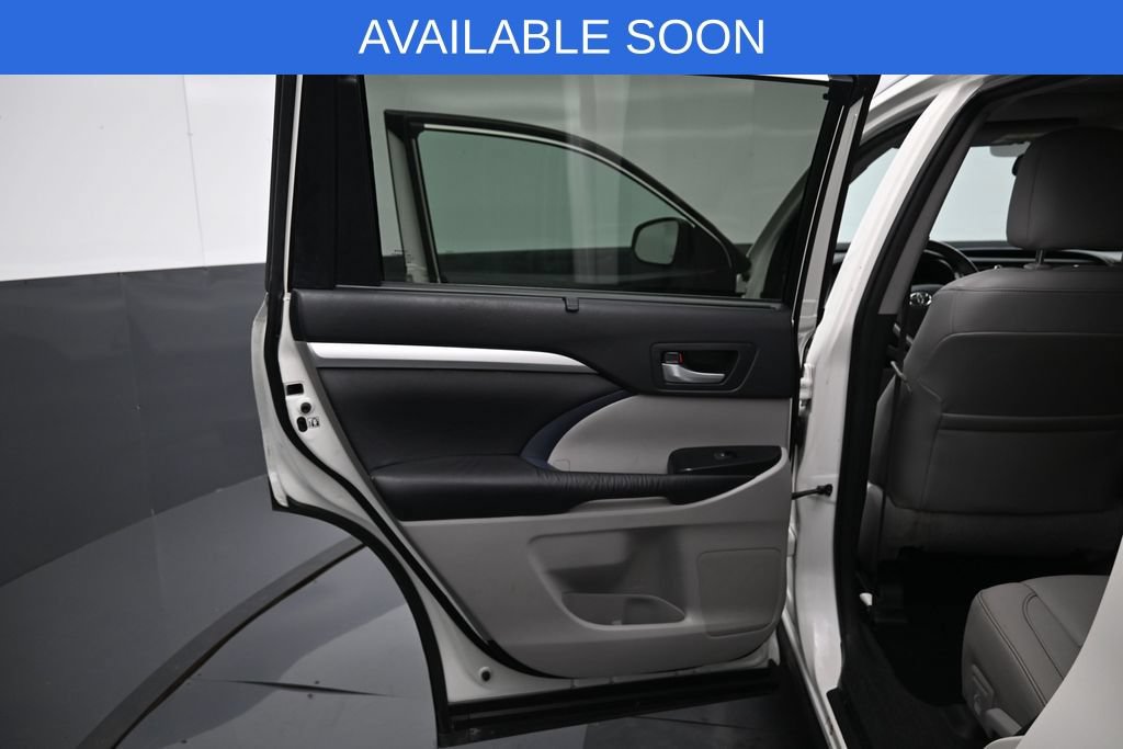 Used 2016 Toyota Highlander XLE AWD/4WD image 27