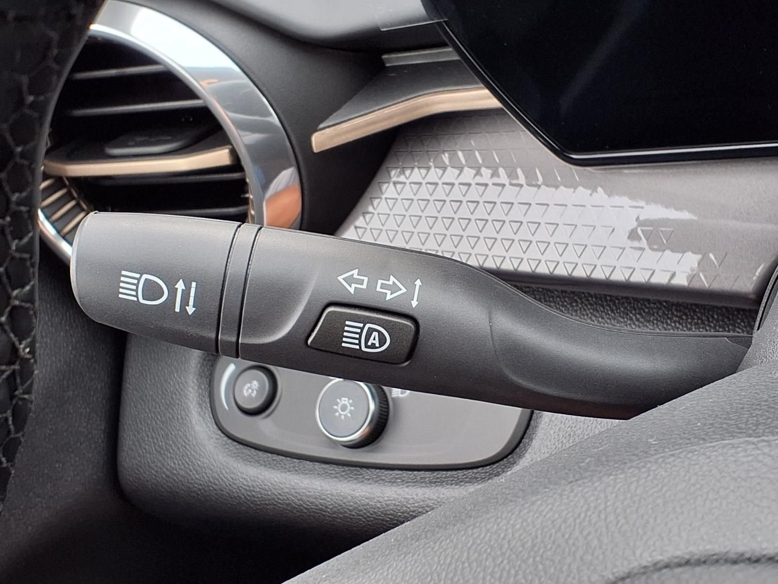New 2026 Chevrolet Trax ACTIV w/ Driver Confidence Package FWD image 19