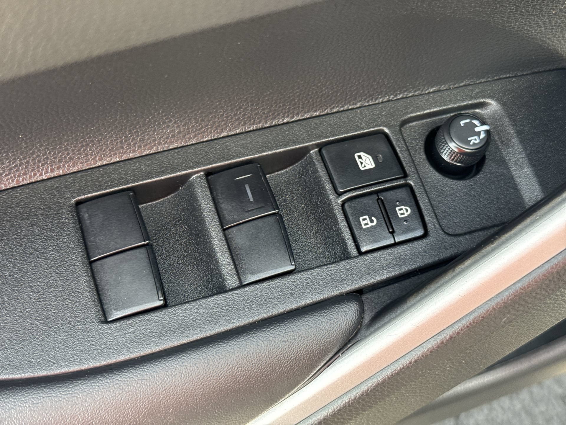 Certified 2025 Toyota Corolla Cross AWD Hybrid image 15