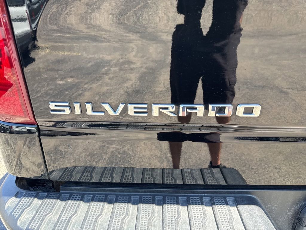 Used 2024 Chevrolet Silverado 1500 LT AWD/4WD image 16