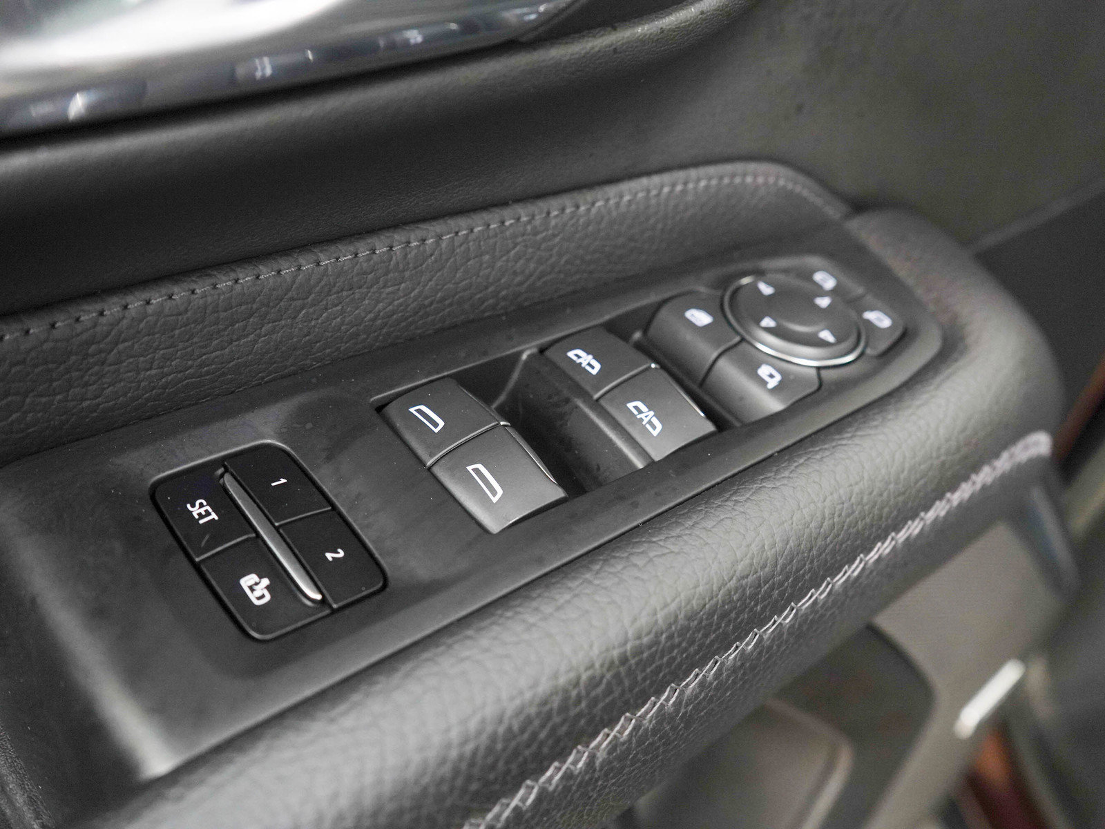 Used 2023 GMC Yukon Denali AWD/4WD image 23
