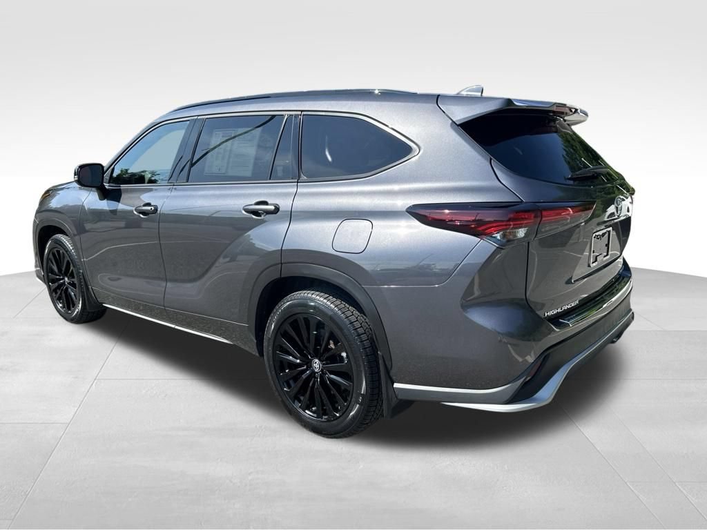 Certified 2024 Toyota Highlander XSE AWD/4WD image 3