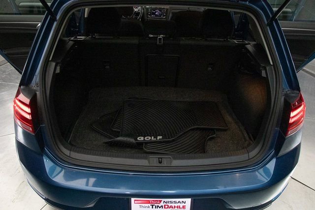 Used 2018 Volkswagen Golf S image 18