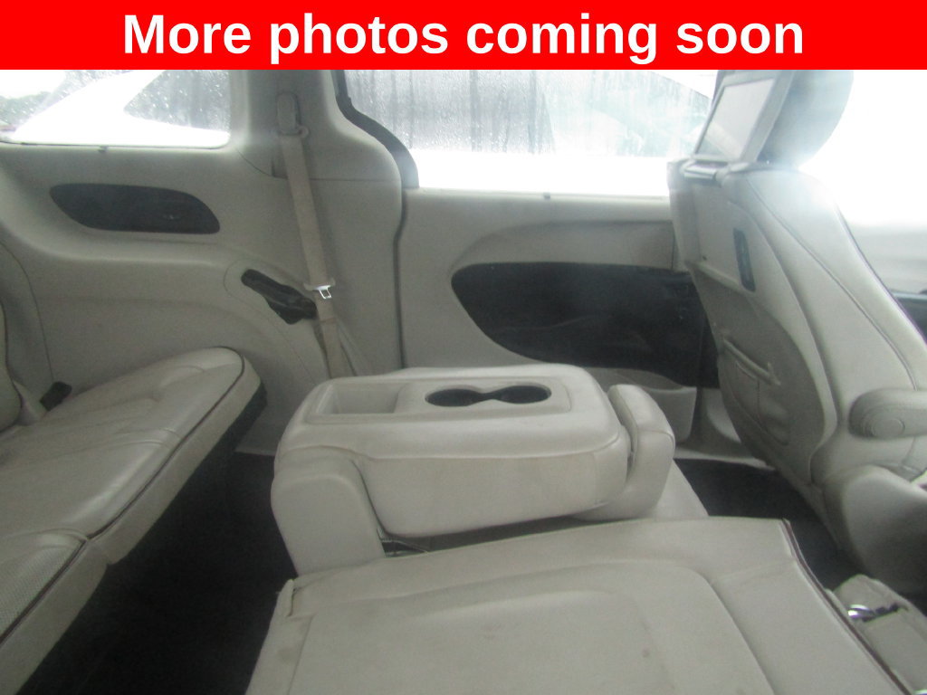 Used 2019 Chrysler Pacifica Limited w/ Tire & Wheel Group FWD image 12