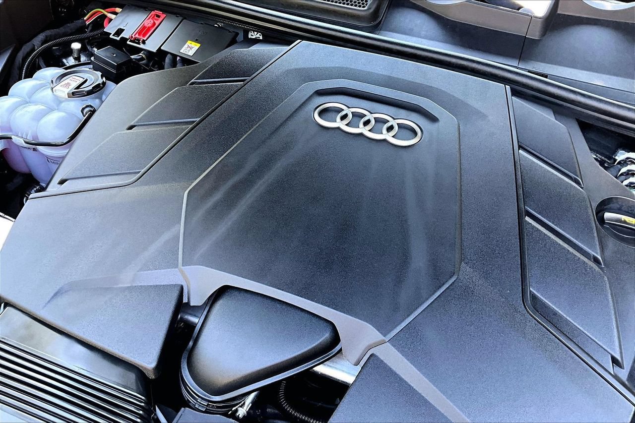 Used 2023 Audi Q8 Premium Plus AWD/4WD image 32