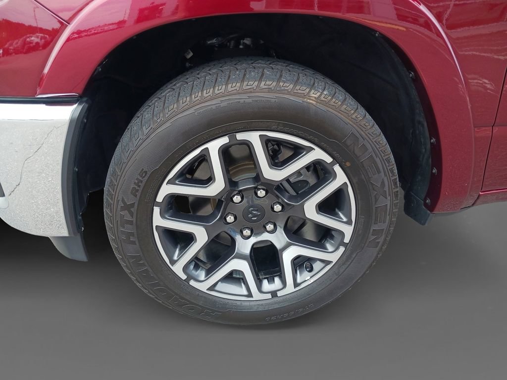 Used 2025 RAM 1500 Laramie AWD/4WD image 15