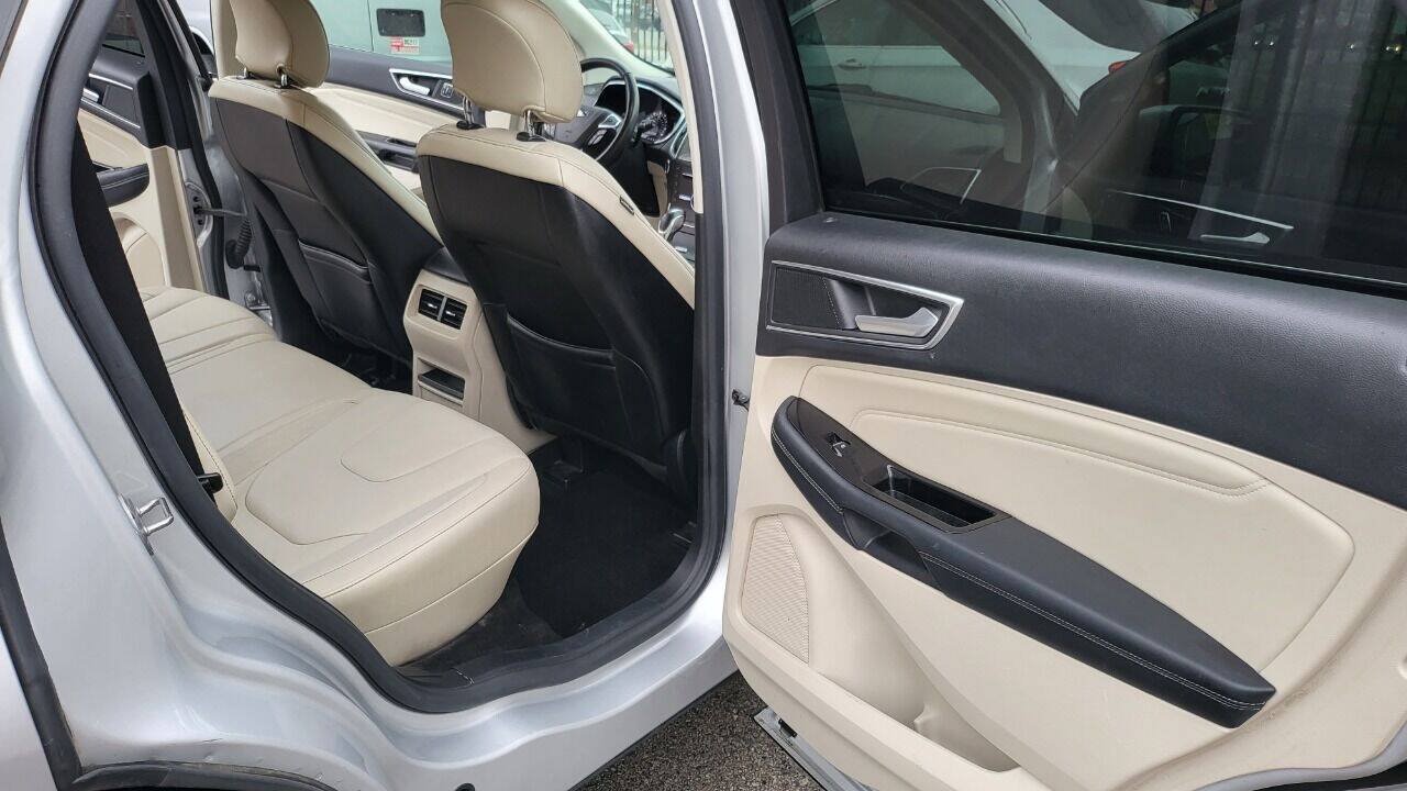 Used 2016 Ford Edge Titanium FWD image 17