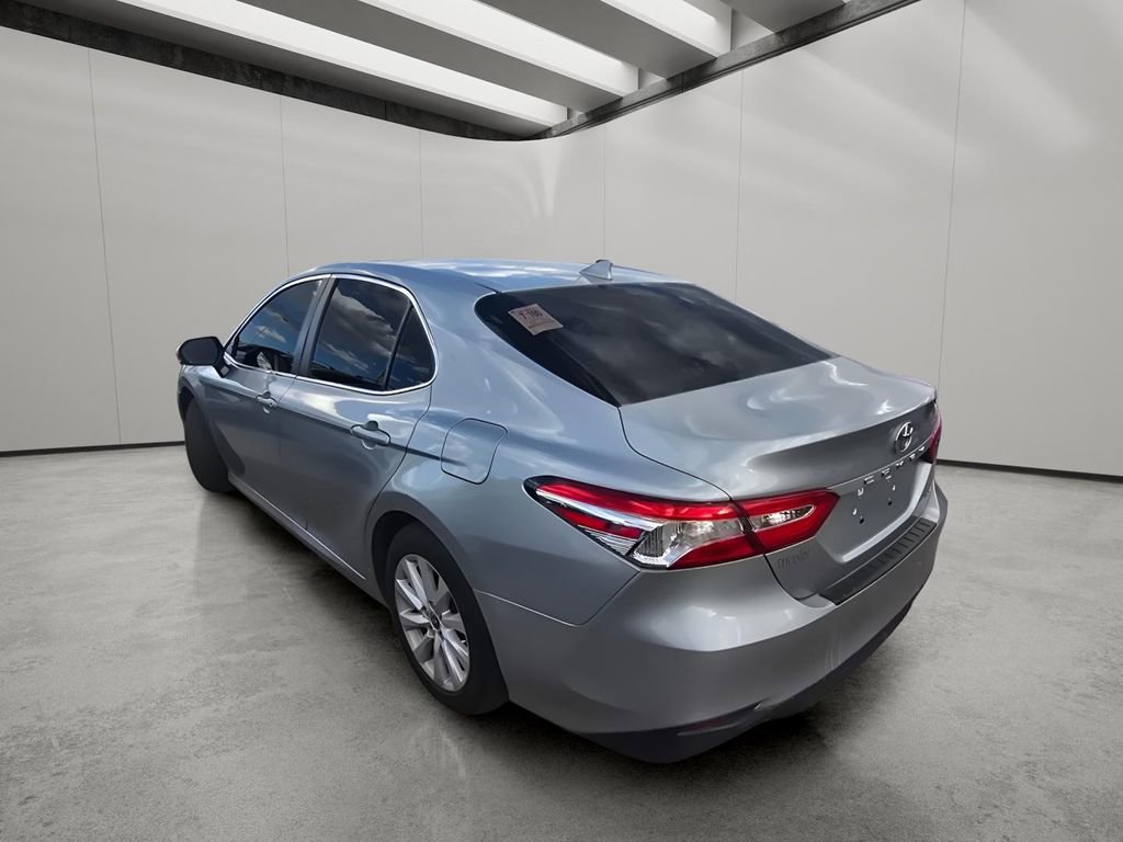 Used 2020 Toyota Camry LE image 5