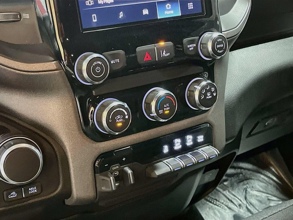 Used 2025 RAM 1500 Warlock AWD/4WD image 15
