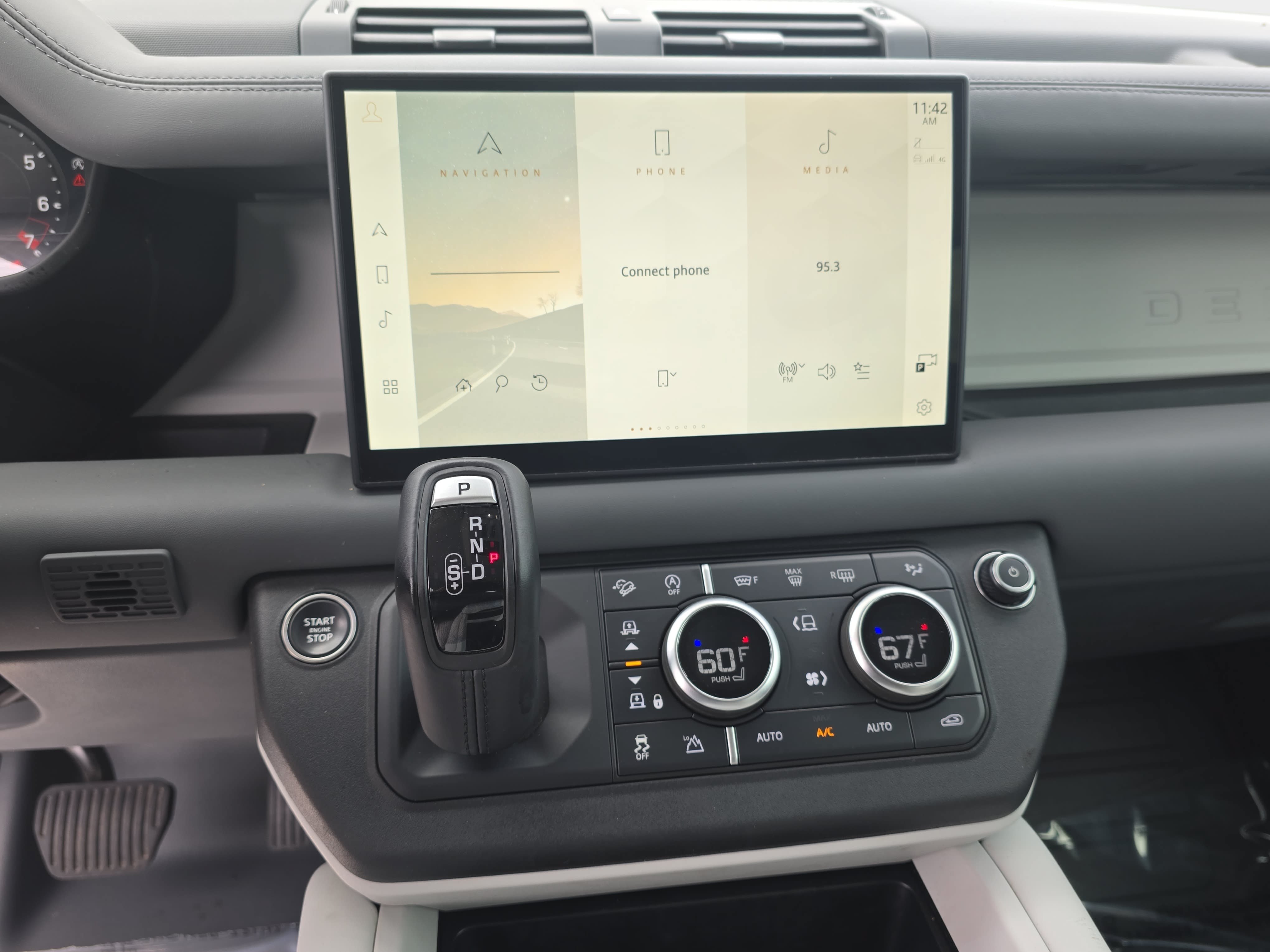 Certified 2025 Land Rover Defender 110 S AWD/4WD image 19