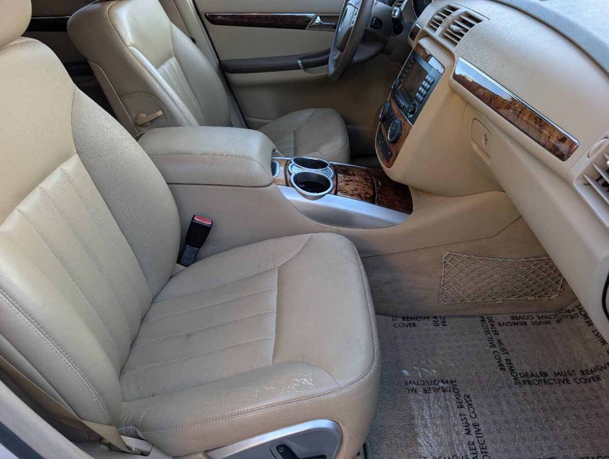 Used 2006 Mercedes-Benz R 350 4MATIC w/ Trim Pkg image 13