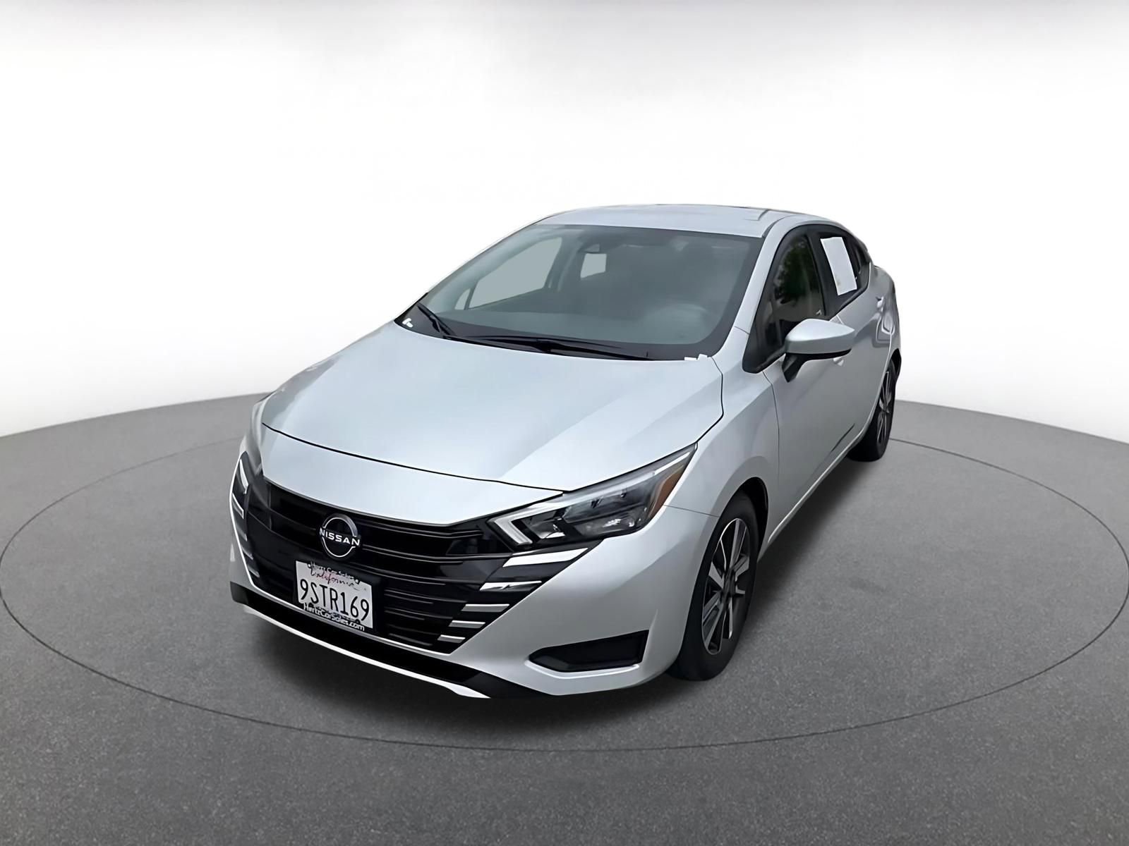 Used 2025 Nissan Versa SV FWD image 7