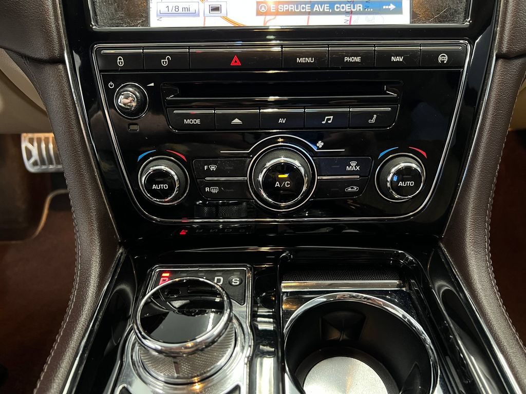 Used 2014 Jaguar XJ AWD image 16
