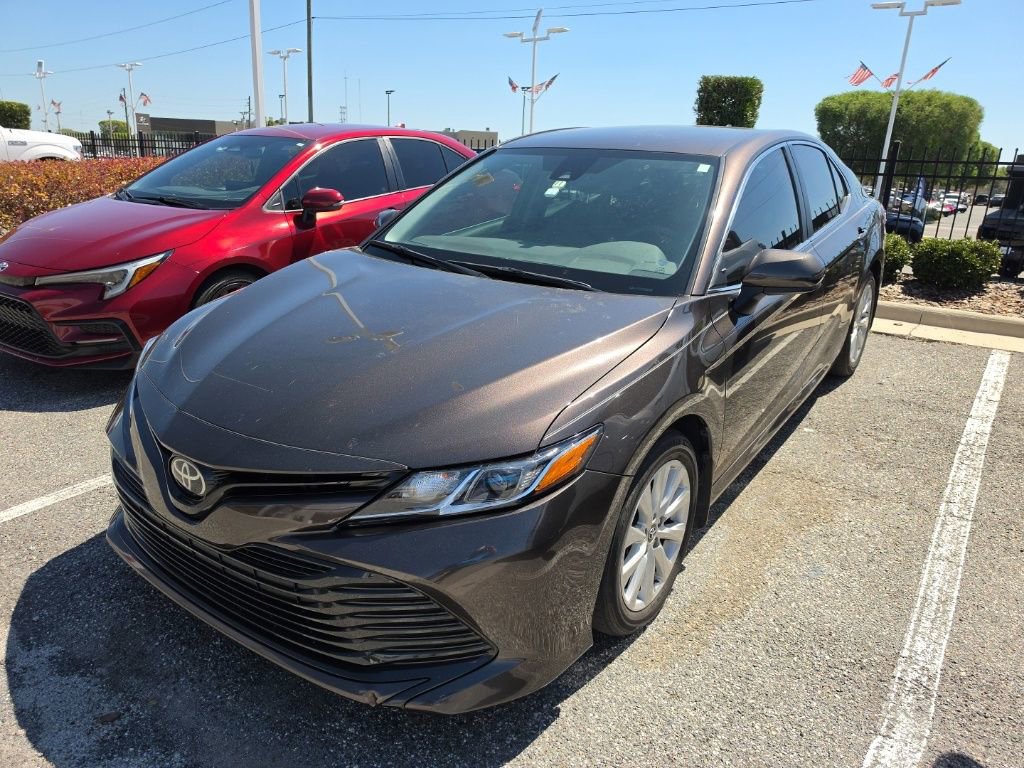 Used 2020 Toyota Camry LE image 2