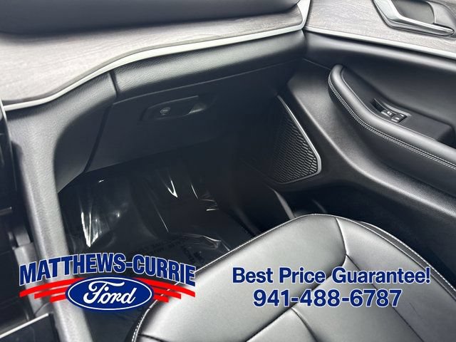 Used 2024 Jeep Grand Cherokee Limited w/ Black Appearance Package RWD image 23