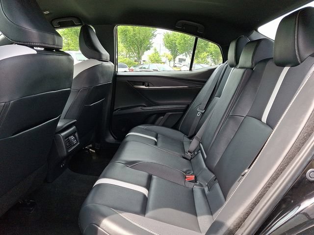 Used 2025 Toyota Camry SE FWD image 10