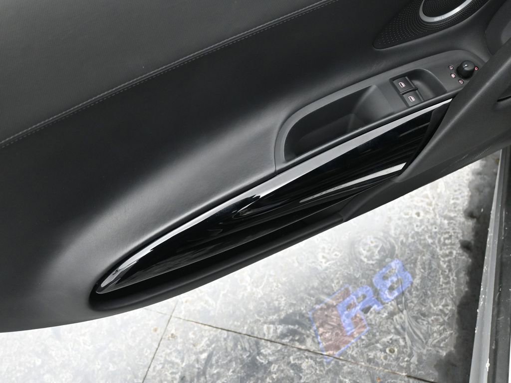 Used 2010 Audi R8 V10 image 41