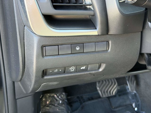 Used 2024 Nissan Rogue SV FWD image 25