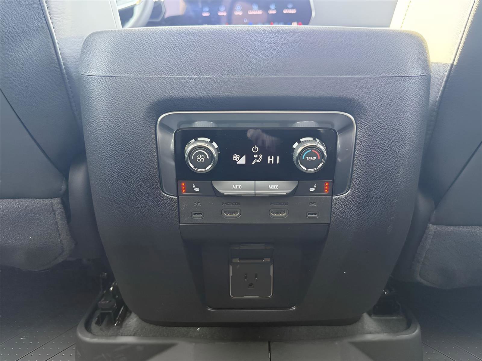 New 2026 Chevrolet Suburban Premier image 24