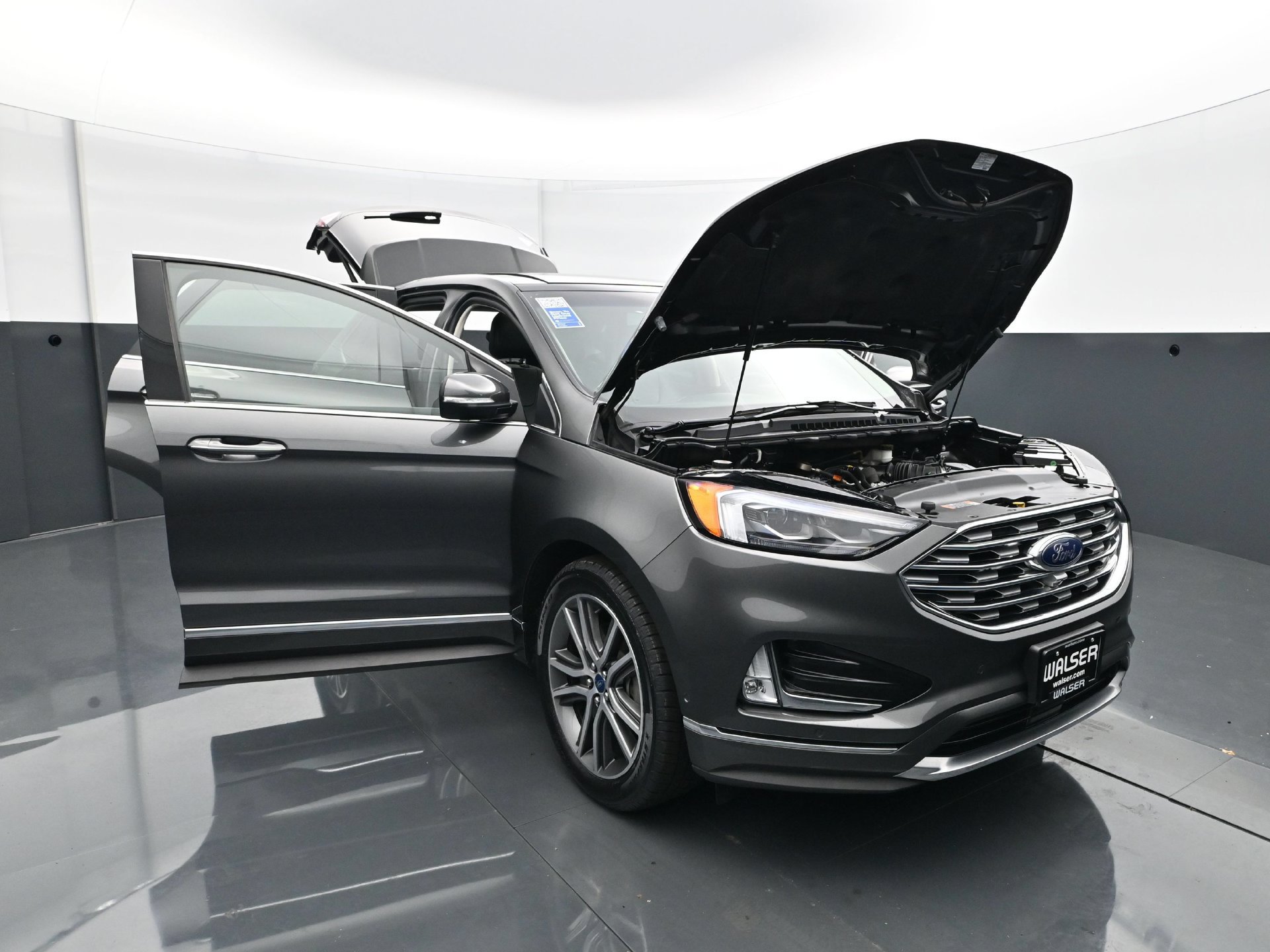 Used 2019 Ford Edge Titanium w/ Equipment Group 301A AWD/4WD image 36