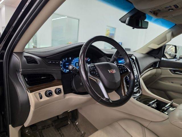 Used 2020 Cadillac Escalade Luxury AWD/4WD image 14